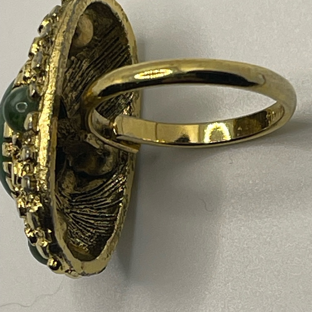 Elegant Green Stone Ring - Picture 6 of 13